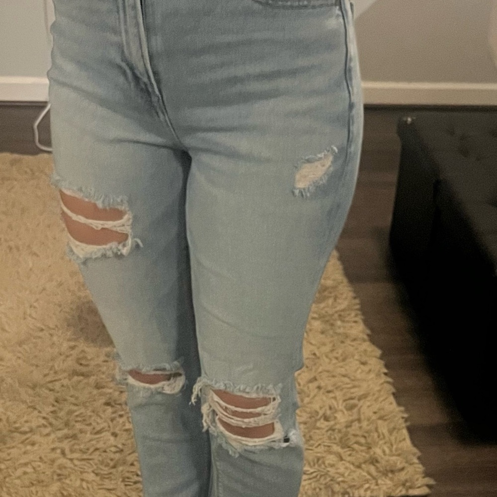 American Eagle Outfitters High Rise Mom straight leg Light Blue Jeans